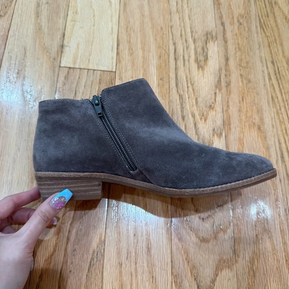 Gianni Bini ankle booties